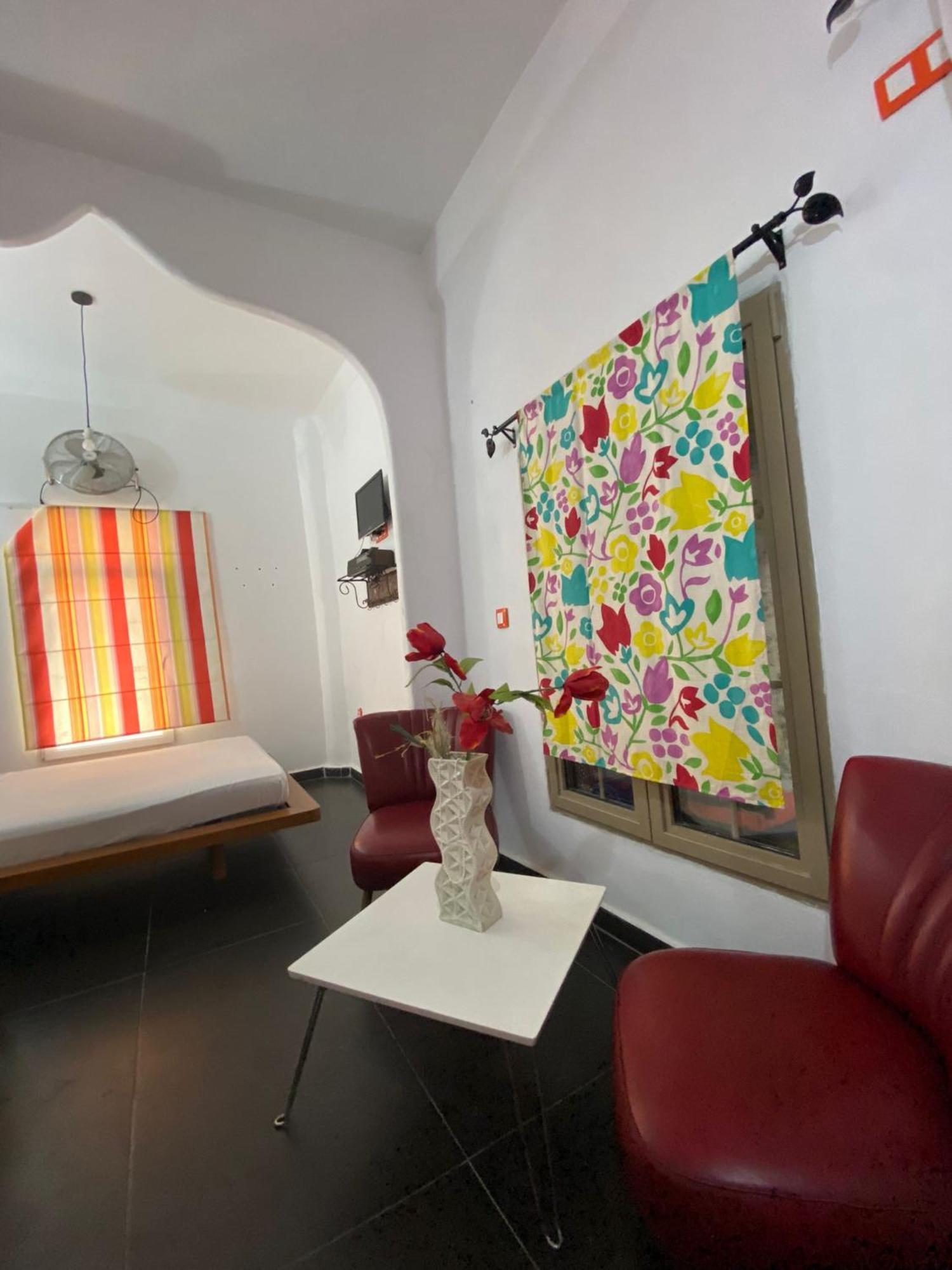 Hostal Valencia - Private Room With Bathroom Šafšawán Exteriér fotografie